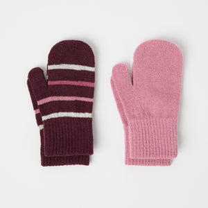 2 Pack Kids Magic Mittens from the Polarn O. Pyret kidswear collection. Made using ethically sourced materials.