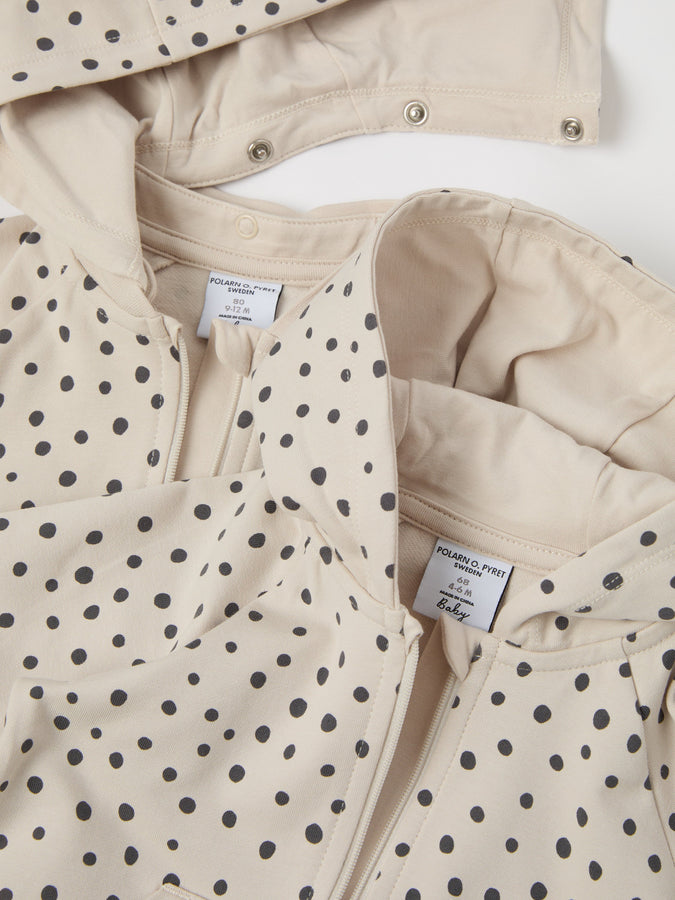 Polka Dot Print Organic Baby All-in-one from the Polarn O. Pyret baby collection. Nordic kids clothes made from sustainable sources.