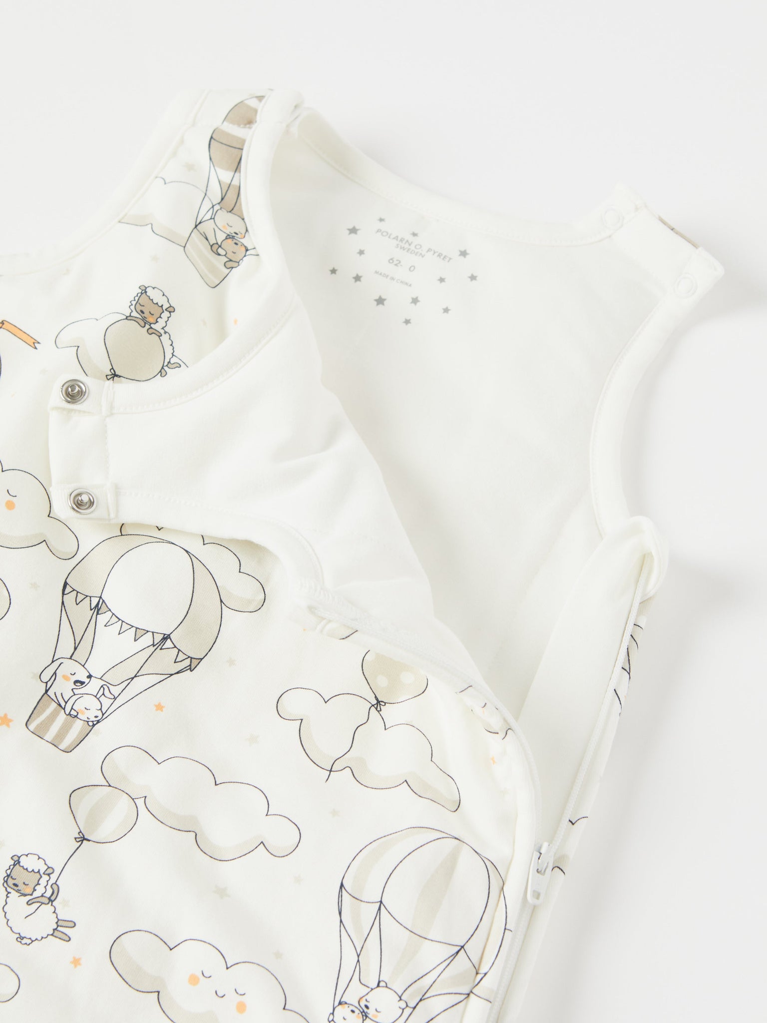 Balloon Print Cotton Baby Sleeping Bag from the Polarn O. Pyret baby collection. Nordic kids clothes made from sustainable sources.