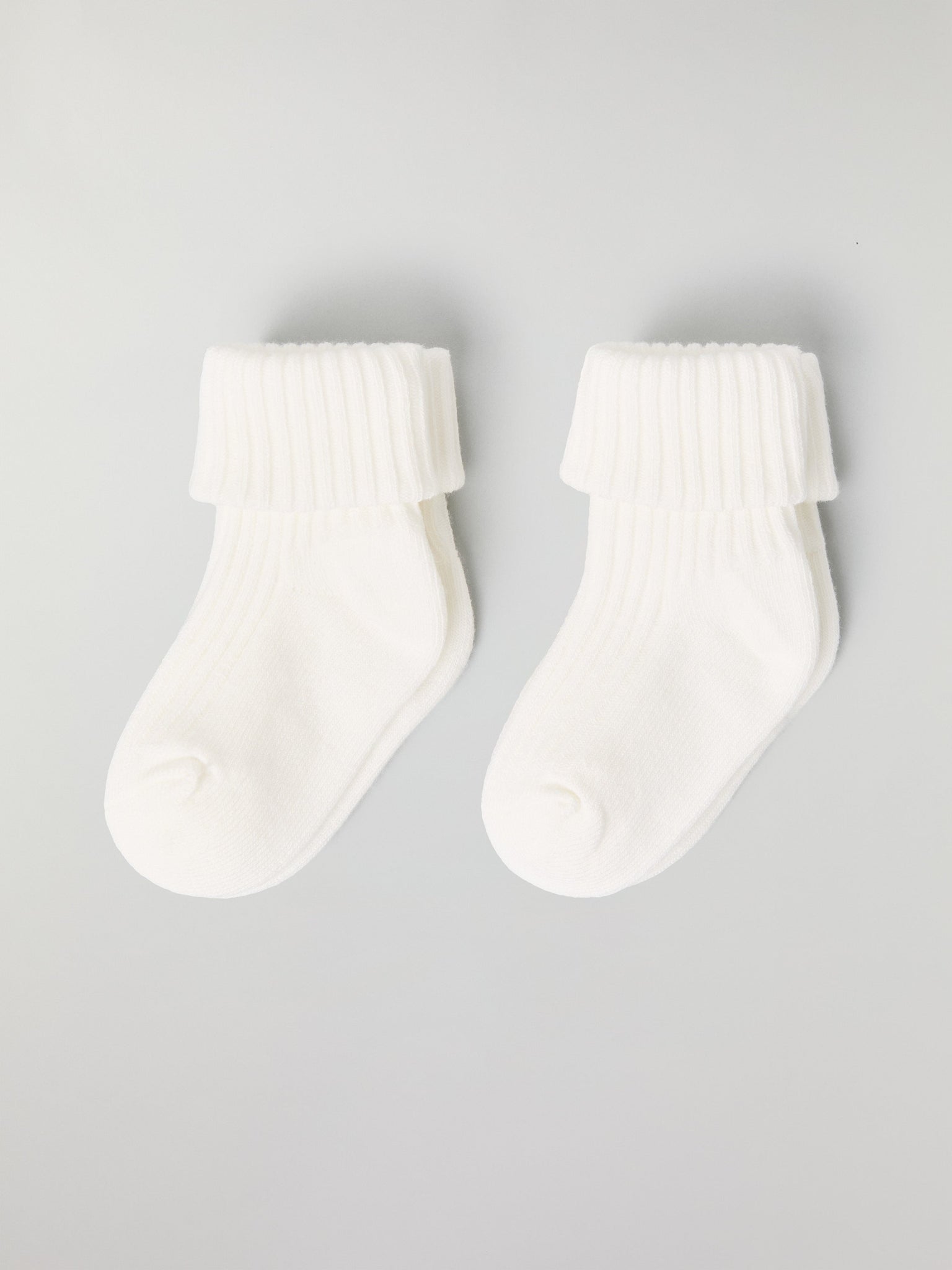 White Two Pack Baby Socks from the Polarn O. Pyret baby collection. Nordic kids clothes made from sustainable sources.